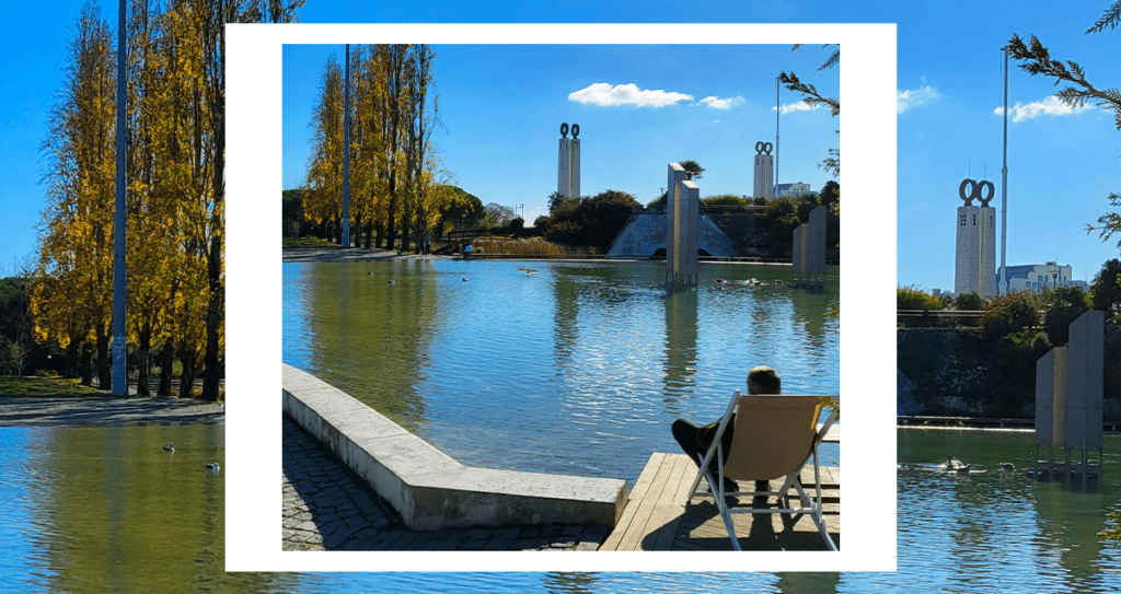 Vista del estanque en el jardin Amalia Rodrigues